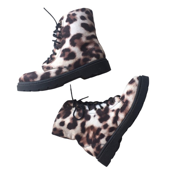 NWOT Forever 21 Animal Print Brown Ankle Boots - Picture 6 of 7